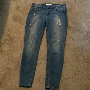 Distressed ankle skinny jeans